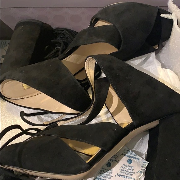 Black Tie Heel - Picture 4 of 6